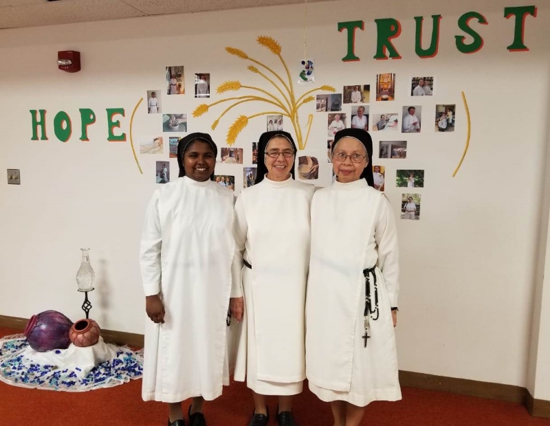 Sr. Sabhitamol, Hna. Marta Inés, Hna. Glorina