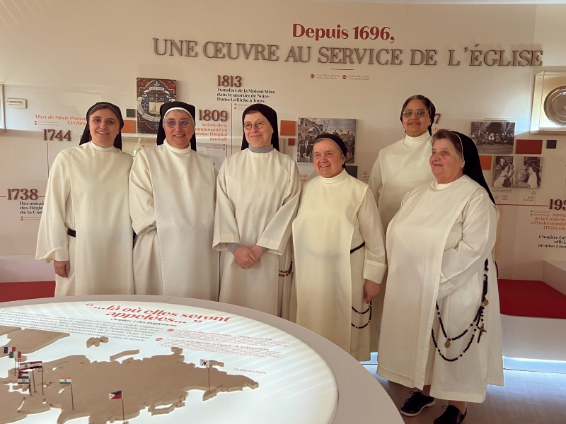 Hnas. Conchi García Fernández, Françoise Marie Béguin, Véronique Margron, Maria Escayola, Rosario Amelia Garcés del Castillo, Claudine Perquin