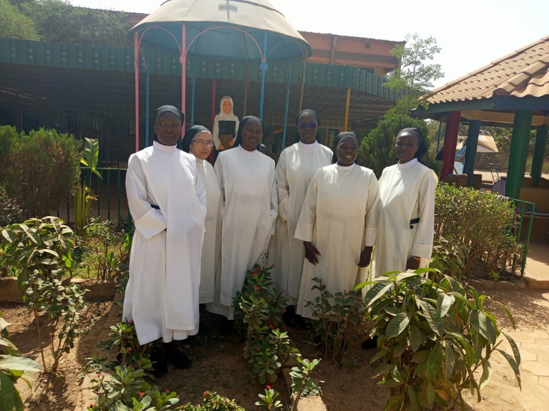 Sr. Beatriz Kantoro,  Sr. Herminia Rincón, Sr. Peggy Nadège Kabou, Sr. Evelyne Ouédraogo,  Sr. Pelagie Wendinmi Kaboré and Sr. Lucienne Bonkoungou.