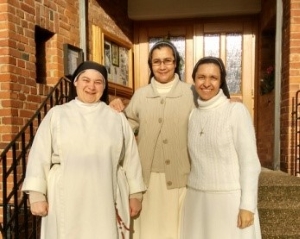 Soeurs Amanda et Cielo Esperanza, a droite