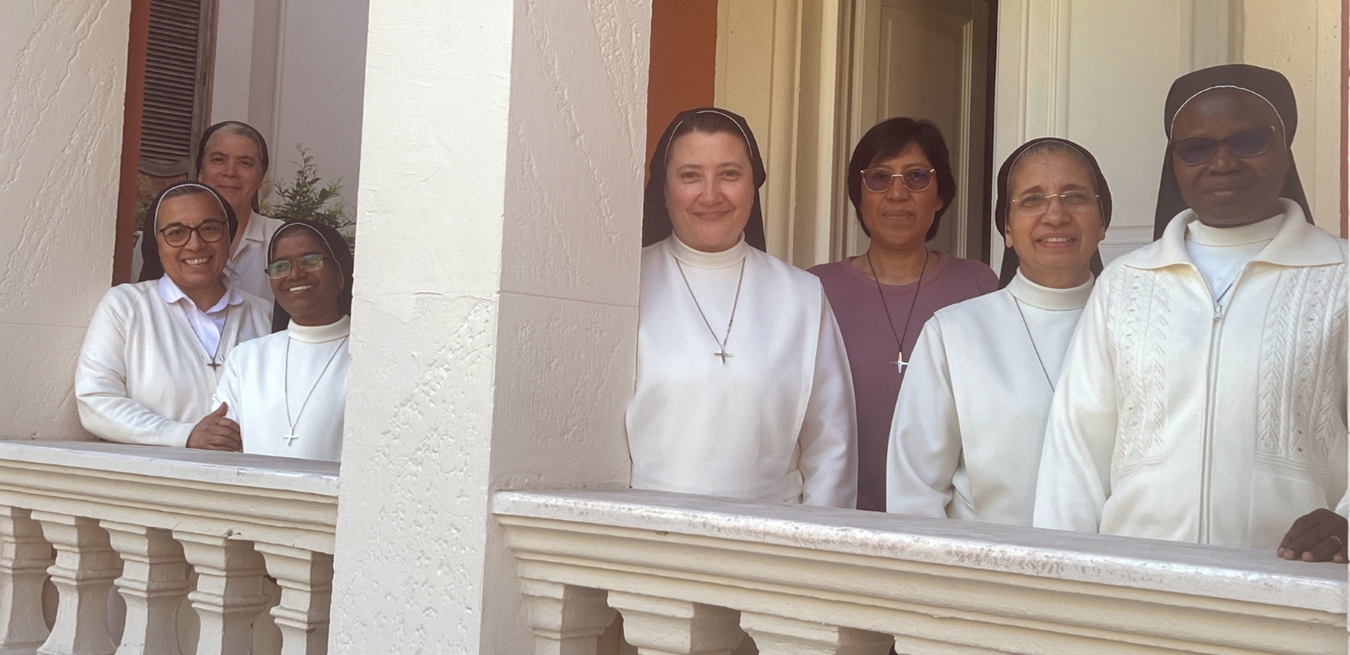 De gauche à droite : Soeurs Ana Patricia, Nilda, Anula, Beatriz, Martha, Mariamma et Scholastique