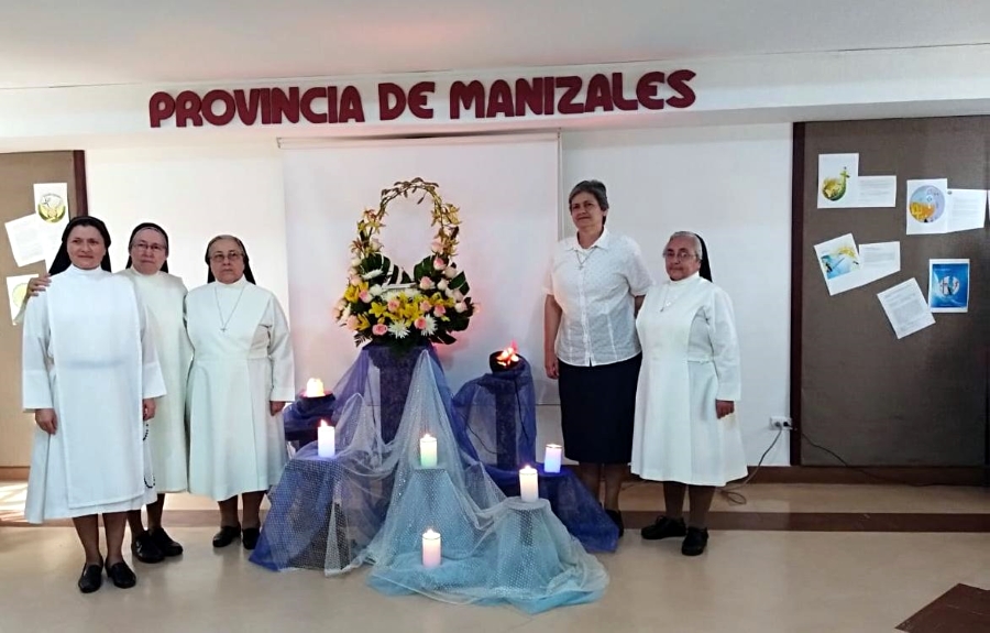 De gauche à droite : Srs. Delma Celina, Elsa Myriam, Martha Lucía, Leonila, Blanca del Tránsito