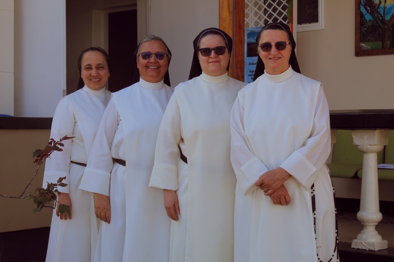 From left to right:  Hna. Zabrina Llanos B., Hna. Gloria Luz Villegas S. (Provincial Superior), Hna. María Nelfi Rincón R., Hna. Amanda Mesa D. and next to, Hna. Luz Mery Chaverra R. (she was in the Jerusalem community).