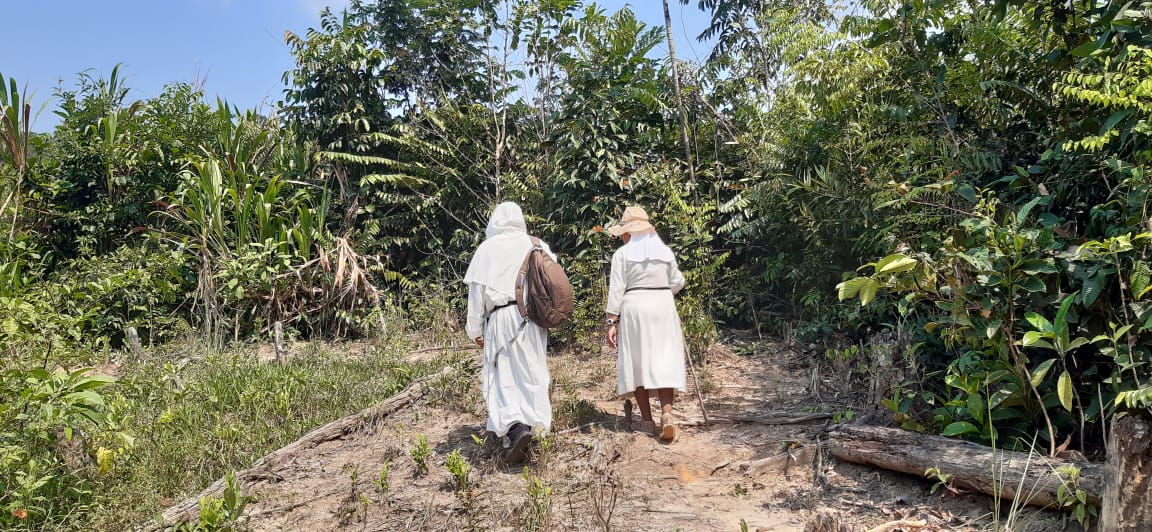 Hna. Ana Cecilia Villabona, Dominica de la Presentación y Fray Gerardo, OP, visita a la vereda La Selva