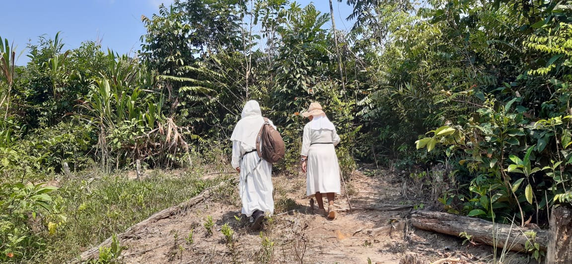 Sr. Ana Cecilia Villabona, Dominican Sister of the Presentation and Bro. Gerardo OP, visit to the village of La Selva