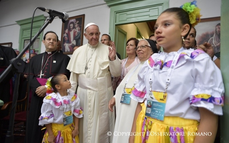 El papa Francisco y Hna. Noemí Cadavid