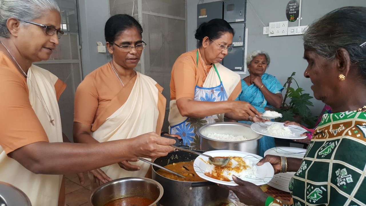 Sr. Vinitha, Sr. Deepha y Sr. Annie