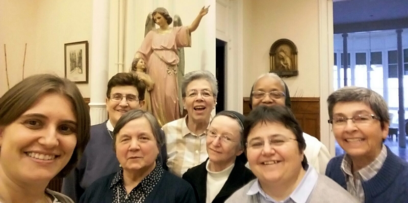 Hna. Maria y Hnas. Blanca Aurora y Diana con el gobierno provincial de España