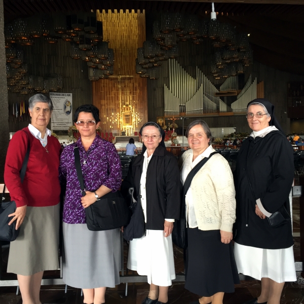 Srs. María Leonor, Janet (sup. provincial), Blanca Aurora, Maria (sup. general), María Fabiola in the Basilica of the Virgin of Guadalupe